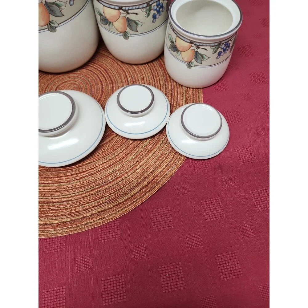 Mikasa Intaglio Garden Harvest Cannister Set Of 4 Peaches, Plums & Berries EUC